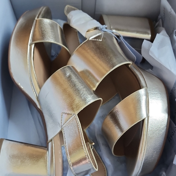 AEROSOLES Soft Gold Camilia Shoes - Picture 2 of 4